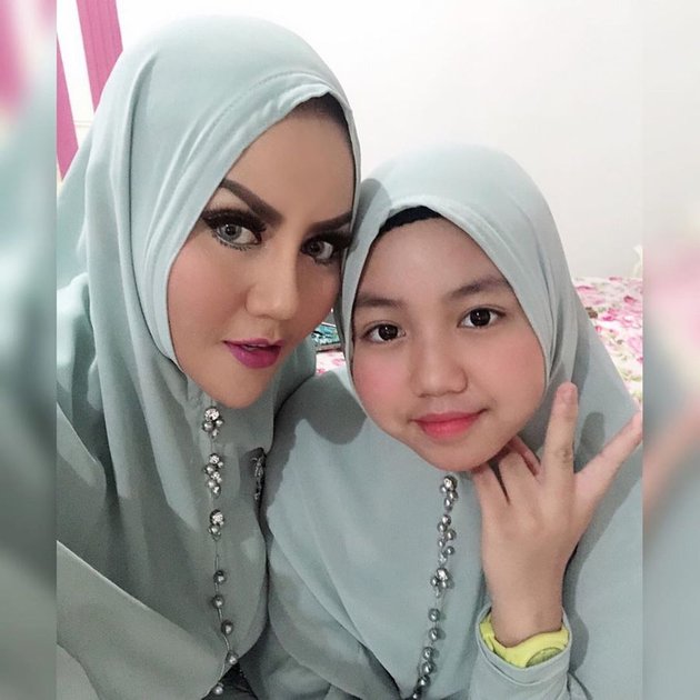 12 Photos of Syandrina, Nita Thalia's Beautiful Hijab-Wearing Daughter that Haven't Been Published