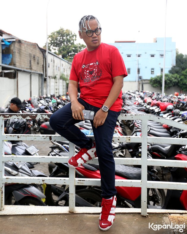 12 Photos of Uya Kuya Showing off His Rare Shoe Collection, Some of Which are Worth Tens of Millions!