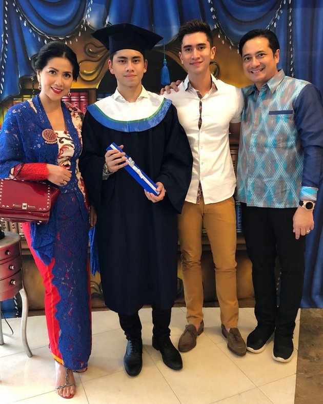 12 Former Celebrity Couples Who Get Along at Their Children's Graduation Moments, Latest Wulan Guritno & Adilla Dimitri