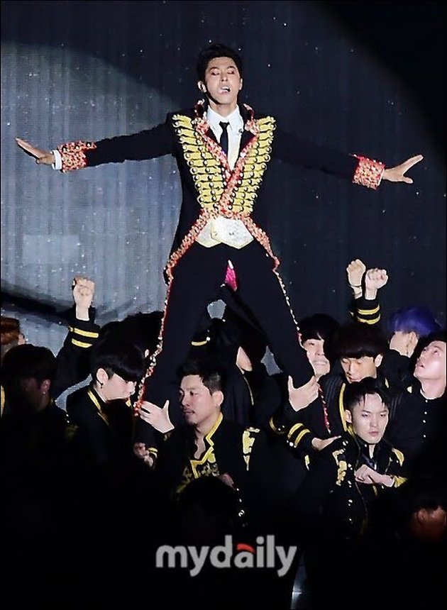 12 Moments of Male K-Pop Idol Pants Ripping on Stage, From Taeyang Big Bang to Yunho TVXQ