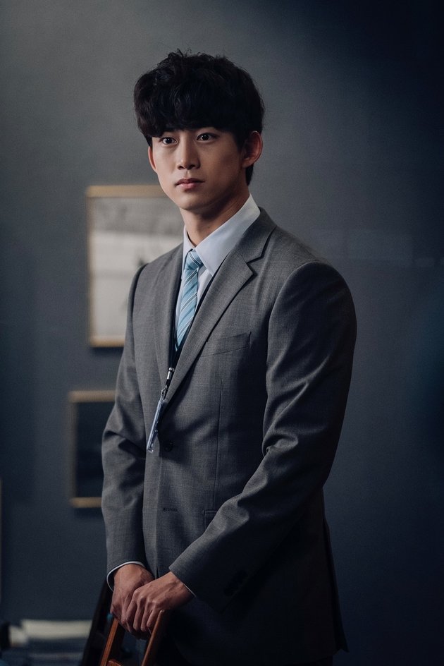 12 Portraits of the Cast of the Drama 'VINCENZO' in Super Cool Suits, from Song Joong Ki to Taecyeon