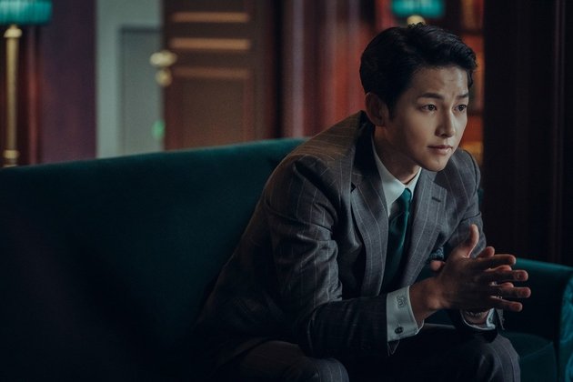 12 Portraits of the Cast of the Drama 'VINCENZO' in Super Cool Suits, from Song Joong Ki to Taecyeon