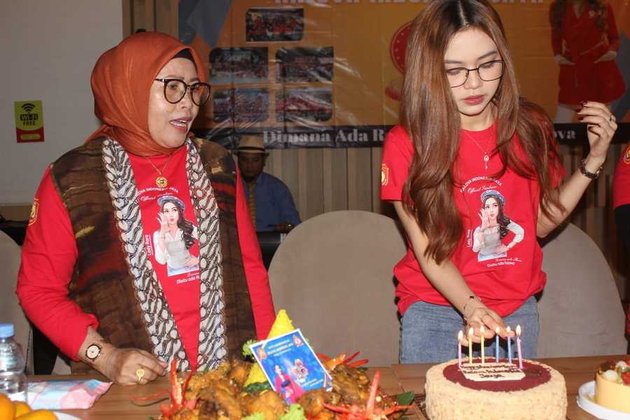 12 Potret Keseruan Anniversary 6 Tahun RALOVA and Lady Rara's Birthday Party, From Tumpengan to Singing Along with Idols