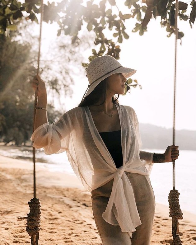 12 Photos of Mike Lewis and Janisaa Pradja's Vacation in Cambodia, Staying at a Luxury Resort and Pre-wedding Photoshoot