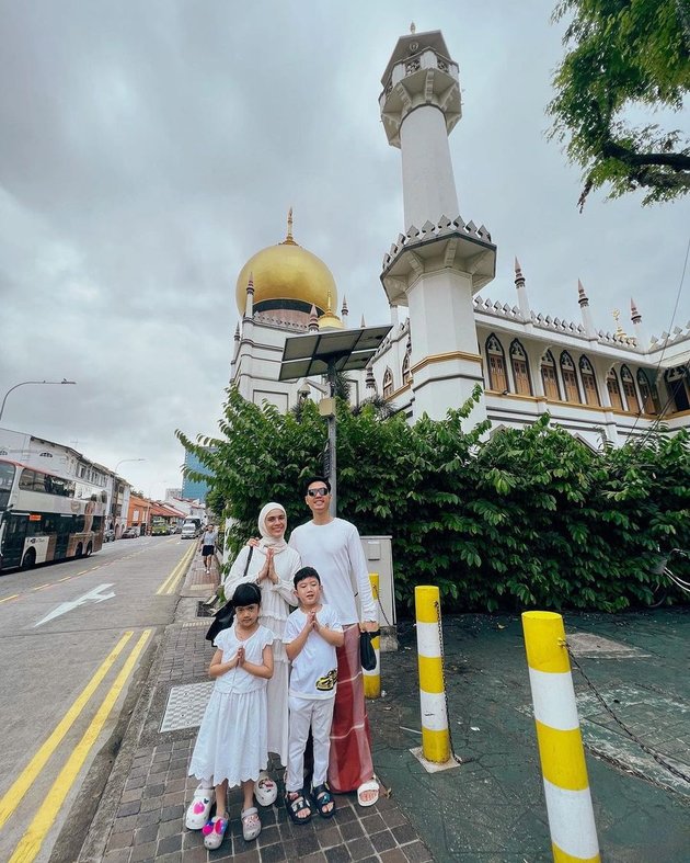 12 Portraits of Celebrities Celebrating Eid al-Adha, Some Pray Ied in Singapore Because They Accidentally Went on Vacation - Happy Eid al-Adha in the Holy Land