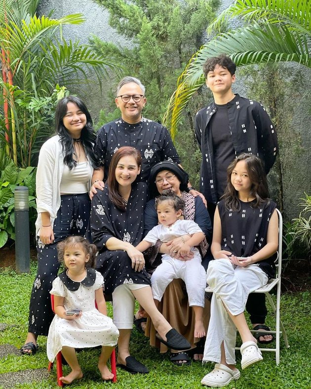 12 Portraits of Celebrities Celebrating Eid al-Adha, Some Pray Ied in Singapore Because They Accidentally Went on Vacation - Happy Eid al-Adha in the Holy Land