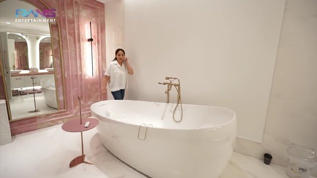 12 Photos of Raffi Ahmad's New Luxury House, No Bathroom Switch - There's Nagita Slavina's Zero Gravity Bathtub