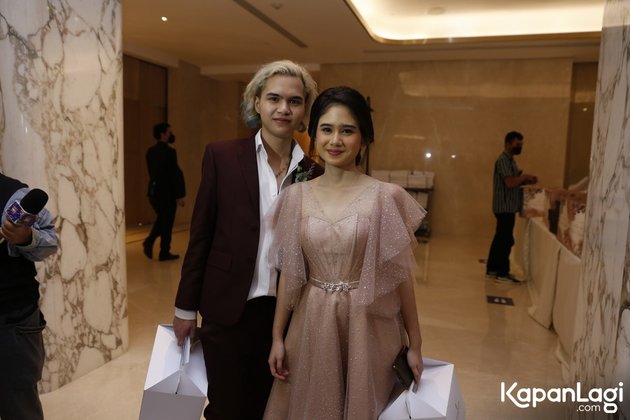 12 Portraits of Guests at Ria Ricis and Teuku Ryan's Wedding Reception, Titi Kamal Wearing a Red Dress - Nissa Sabyan Comes with Ayus
