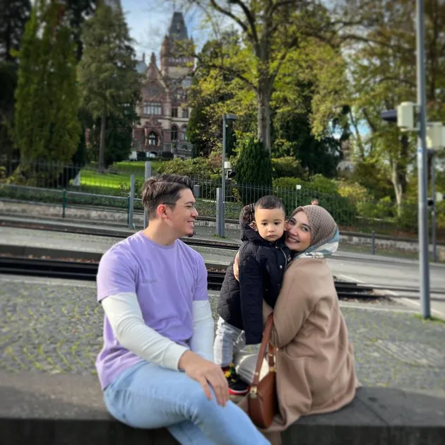 Irwansyah dan Zaskia Sungkar