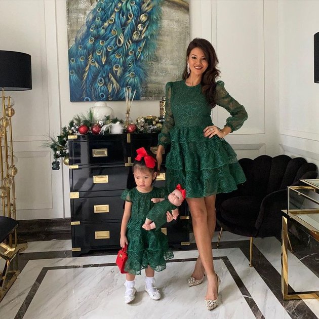 13 Photos of Farah Quinn Twinning Outfits with Her Daughter and Doll, Wearing Dresses and Bikinis