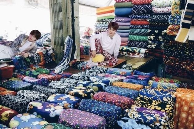 13 Hilarious Photos of BTS as Sellers in the Market: Sad Faces, Selling Rice, and Opening a Warung!