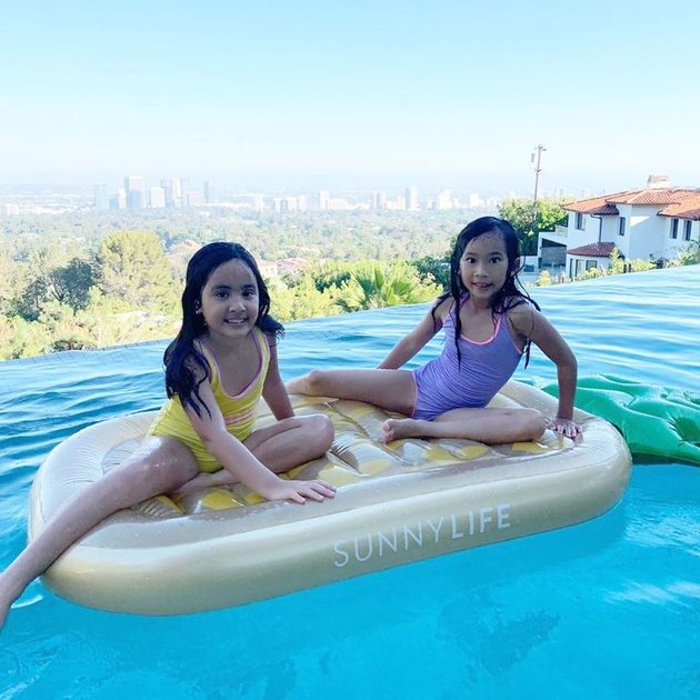 13 Photos Comparing the Styles of Kierra Ong and Mikhayla Bakrie: Cousins, Equally Beautiful and Socialite Children