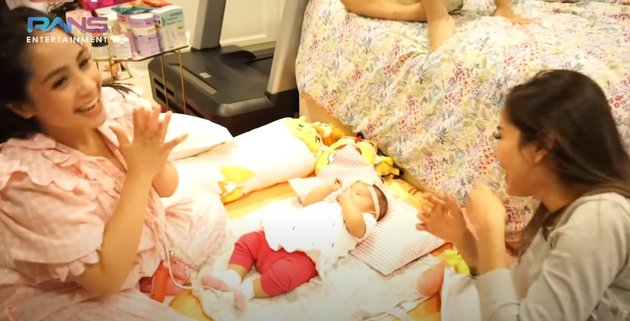 13 Cute Moments of Nagita Slavina with Her 3 Nephews. Dressing Up Zunaira and Ansaira - Baby Aruni Wears a Cute Elephant Costume
