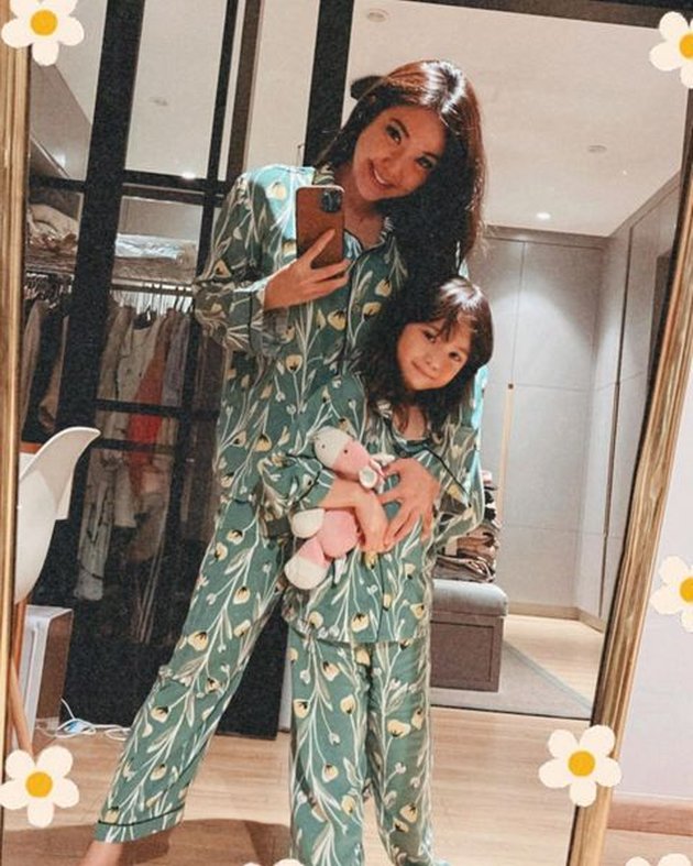 13 Photos of Indonesian Artists Showing off their Walking Closets at Home, Full of Luxury and Branded Items!