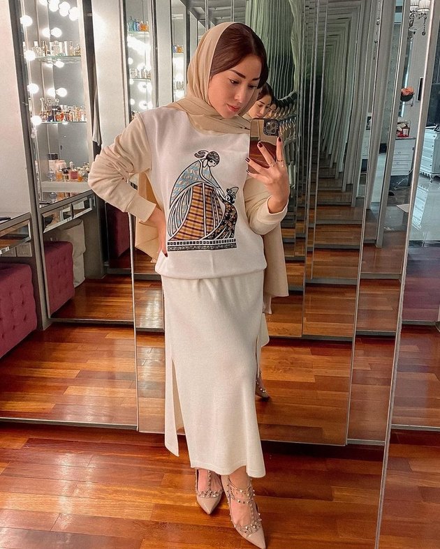 13 Photos of Indonesian Artists Showing off their Walking Closets at Home, Full of Luxury and Branded Items!