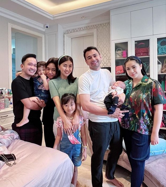 13 Photos of Indonesian Artists Showing off their Walking Closets at Home, Full of Luxury and Branded Items!