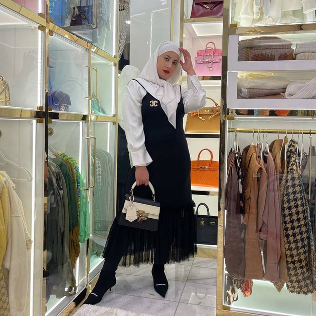 13 Photos of Indonesian Artists Showing off their Walking Closets at Home, Full of Luxury and Branded Items!