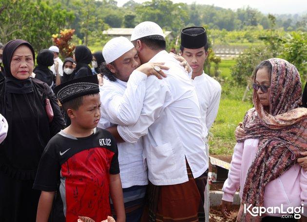 13 Portraits of Hanna Kirana's Funeral, Unstoppable Family Tears - Ilyas Bachtiar Reveals the Deceased's Final Message