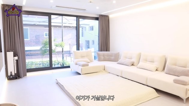13 Pictures of Yulhee and Minhwan FT Island's Luxury House, Modern Minimalist Style Like a Star Hotel - Their Cute Children's Room