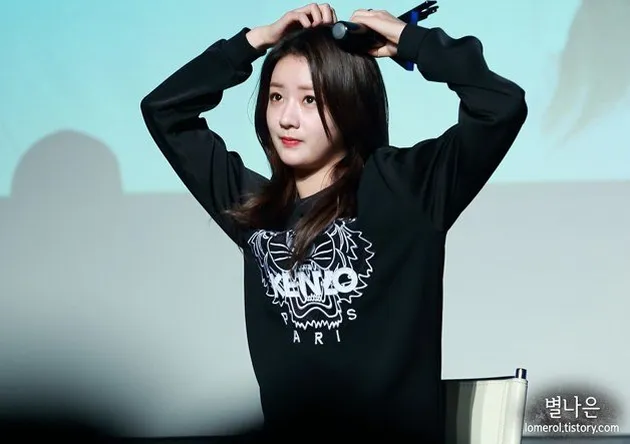 Rambut hitam bintang K-Pop