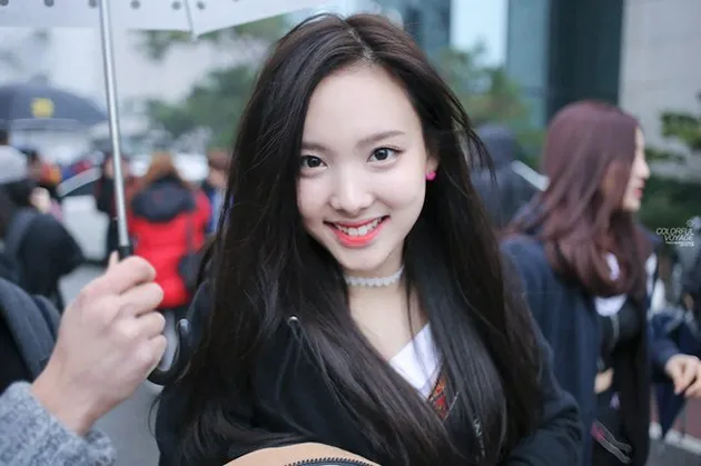 Rambut hitam bintang K-Pop