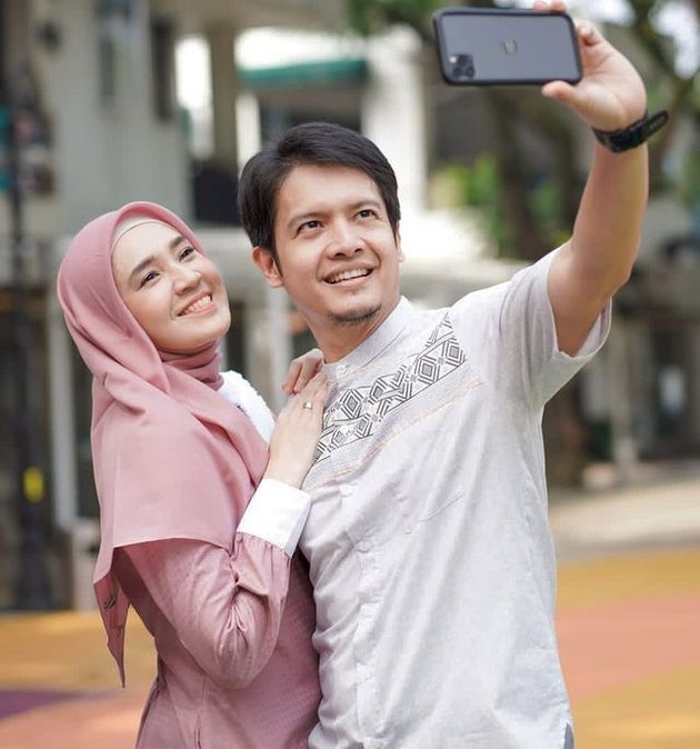 13 Years of Marriage, 10 Photos of Dhini Aminarti and Dimas Seto that Stick Together Like Stamps - Patiently Waiting for the Presence of Their Baby