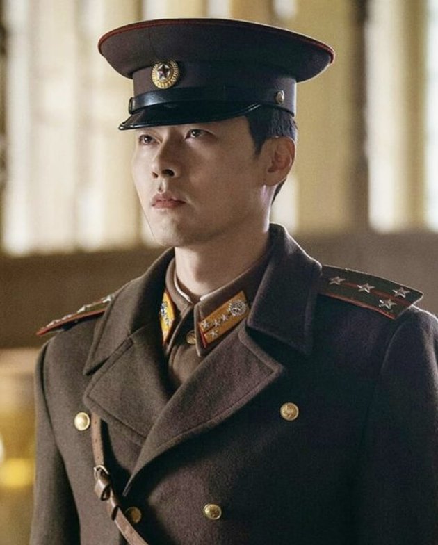 Awal tahun ini, Hyun Bin mempesona banyak wanita lewat karakternya sebagai tentara Korea Utara di CRASH LANDING ON YOU.