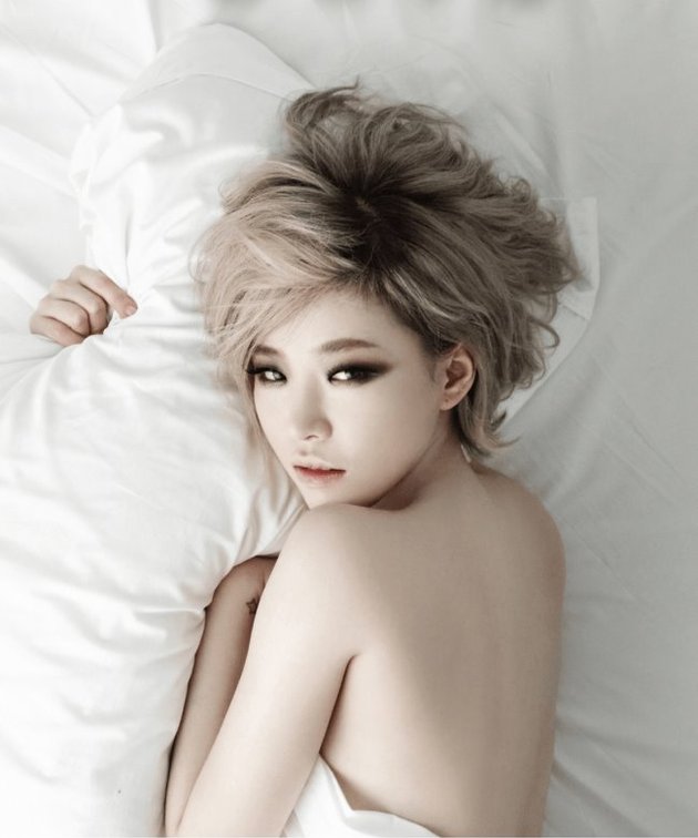 14 Korean Female Stars Who Have Done Topless Photoshoots: Ailee - Goo Hara