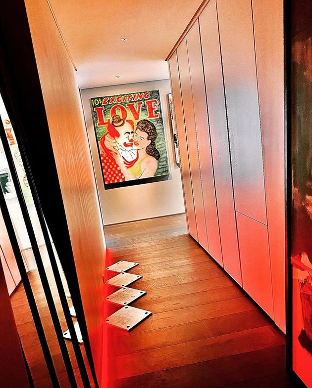 14 Photos of G-Dragon's Luxury Apartment, Full of Unique Items & Artistic Paintings