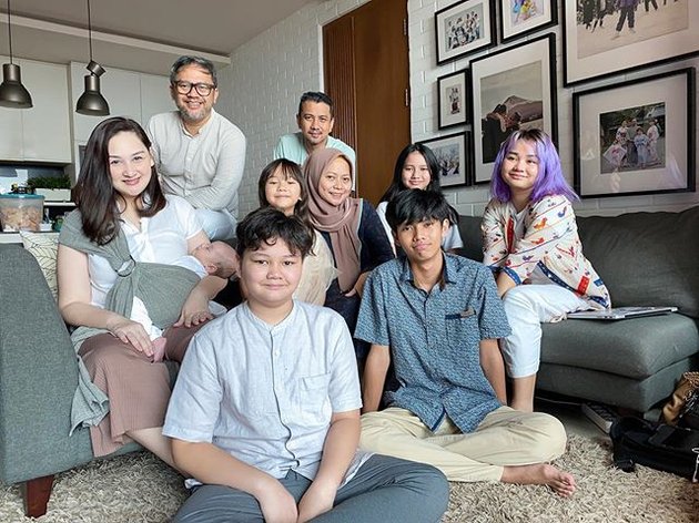 14 Photos of Indonesian Celebrity Idul Adha Celebration, Gathering with Family - Eid Prayer at Home