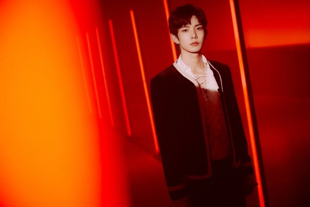 14 Portraits of ENHYPEN Transforming into Handsome Vampires in Debut Teaser, Their Cold Gaze Pierces the Heart