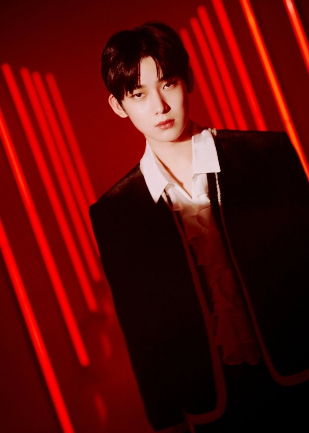 14 Portraits of ENHYPEN Transforming into Handsome Vampires in Debut Teaser, Their Cold Gaze Pierces the Heart