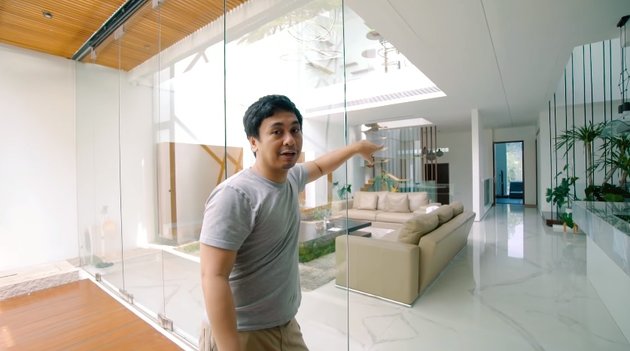 14 Photos of Raditya Dika's House After Renovation, Minimalist Modern Style - Has a Cool Workspace