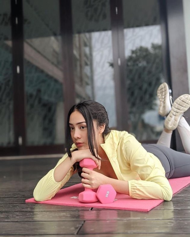 14 Celebrities Active in Exercising at Home During the Pandemic, From Wulan Guritno - Pevita Pearce Showing Off Abs Killer and Body Goals