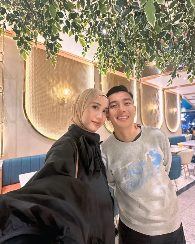 Fanny Fabriana dan Achmad Zacky Bareng 4 Anaknya