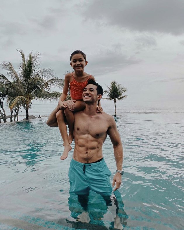 15 Handsome Indonesian Celebrities Showing Off Their Six-Pack Abs, Mesmerizing Women - Instantly Falling in Love