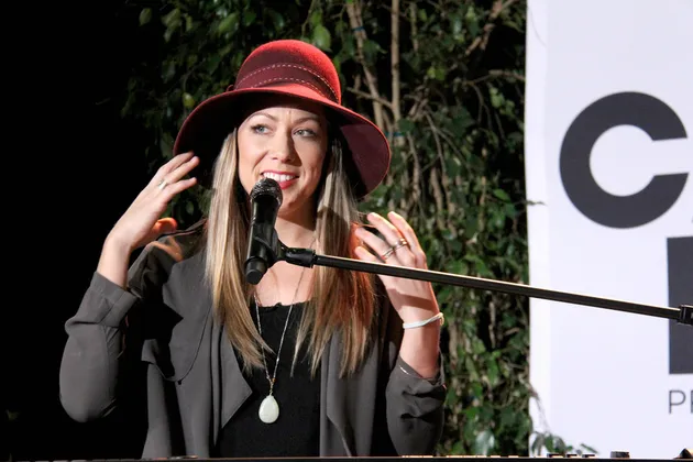 Dikemas dengan musik happy, 'Fallin For You' dari Colbie Caillat benar-benar asik buat menambah asupan vibe kamu yang jatuh cinta. 'I've been waiting all my life and now i found ya, i dont know what to do, I think Im fallin for you'.