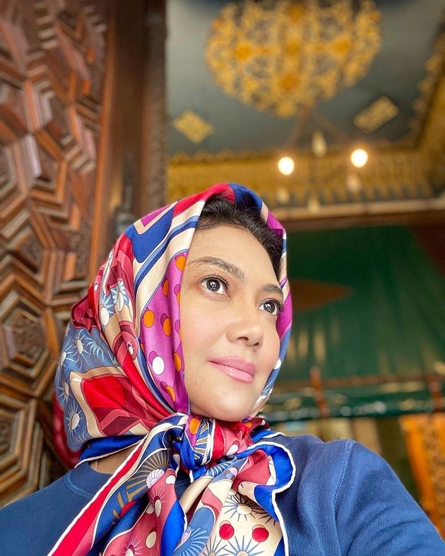 15 Photos of Bella Saphira Vacationing in Turkey, Looking Beautiful in Hijab When Visiting Hagia Sophia