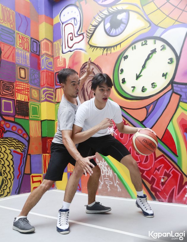 15 Pictures of Fattah Syach, the Handsome Son of Attar Syach, Handsome and Stylish with a Hobby of Playing Basketball