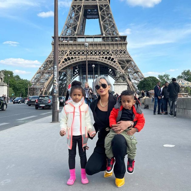 15 Portraits of Celebrity Kids' Fashionable Style Abroad, Equally Fashionable as Their Parents - Still a Baby but Already on Vacation