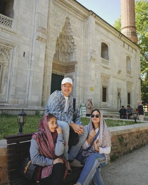Prilly liburan Turki