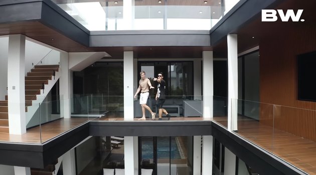 15 Photos of Verrell Bramasta's Luxury House Built from Endorsement Results, Has 4 Floors, 6 Bedrooms, and a Karaoke Room