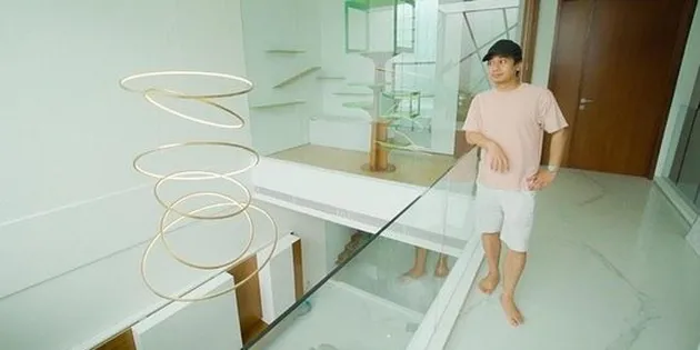 rumah angker seleb, rumah mistis seleb, rumah seleb