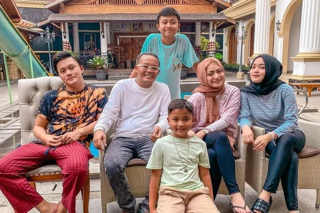 rumah angker seleb, rumah mistis seleb, rumah seleb