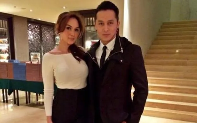 rumah angker seleb, rumah mistis seleb, rumah seleb