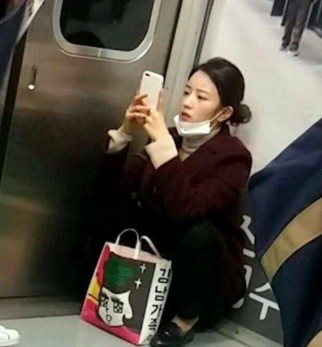 15 Korean Celebrities Caught Using Public Transportation, Going Makeup-Free and Willing to Be Pushed Around!