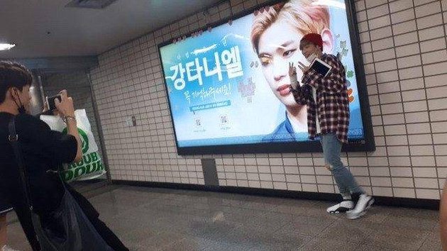 15 Korean Celebrities Caught Using Public Transportation, Going Makeup-Free and Willing to Be Pushed Around!