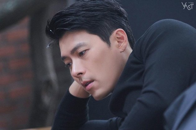 16 Handsome Photos of Hyun Bin that Prove How Sharp and Beautiful Captain Ri's Nose Is!