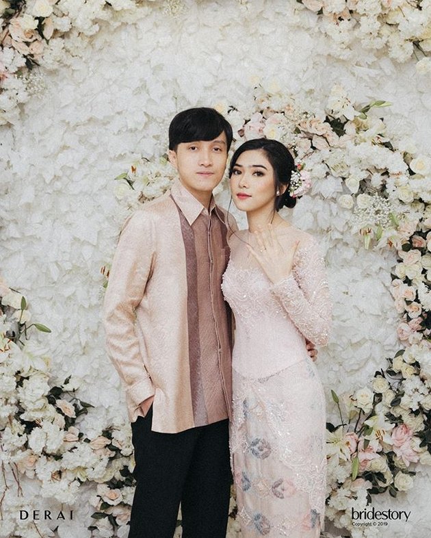 16 Photos of Isyana Sarasvati and Rayhan Maditra's Engagement Filled with Happy Smiles