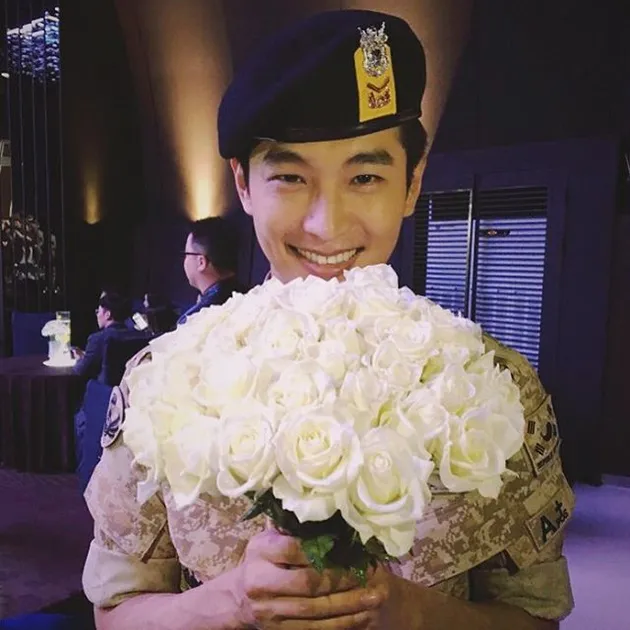 Aktor hot ganteng descendants of the sun